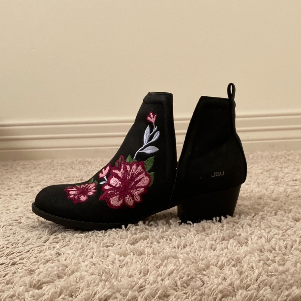 JBU PARKER- EMBROIDERY ANKLE BOOTIES SIZE 8.5M